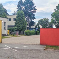 Vstup do ZŠ Ľubotice